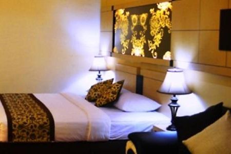 Srikandi Guesthouse Malang Kamer foto