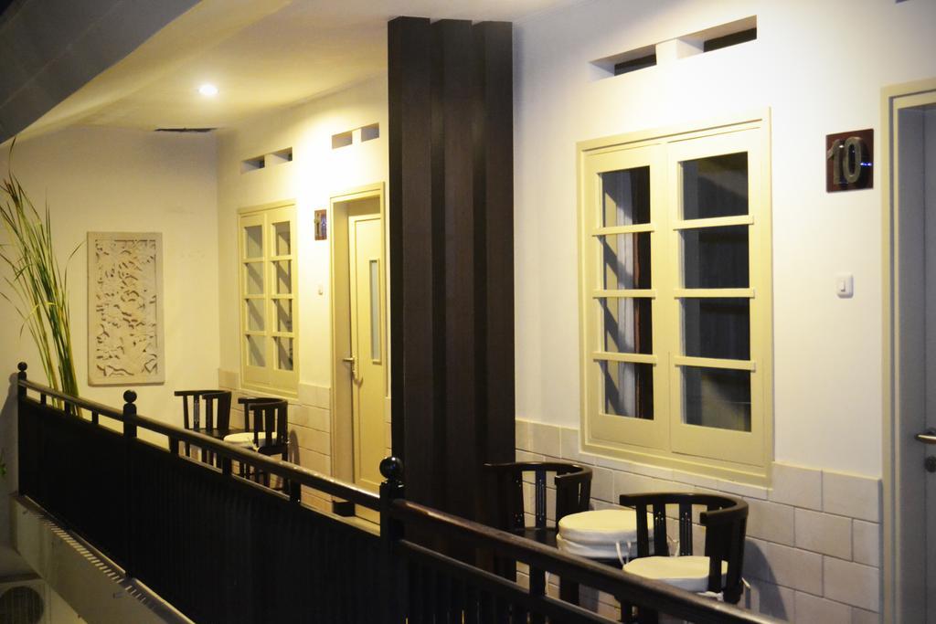 Srikandi Guesthouse Malang Buitenkant foto
