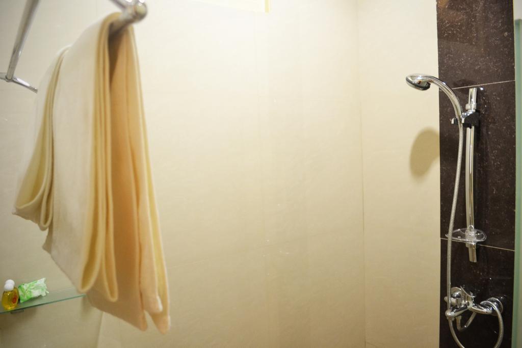 Srikandi Guesthouse Malang Kamer foto