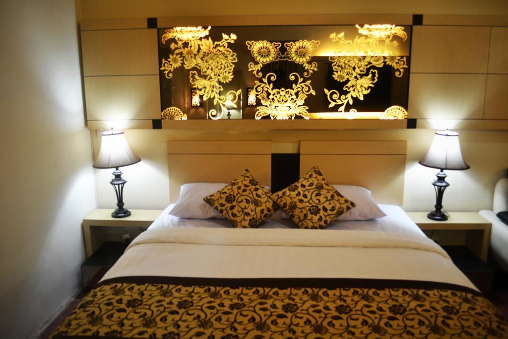 Srikandi Guesthouse Malang Kamer foto