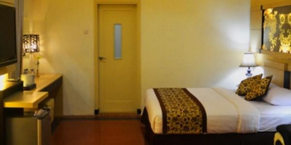 Srikandi Guesthouse Malang Kamer foto