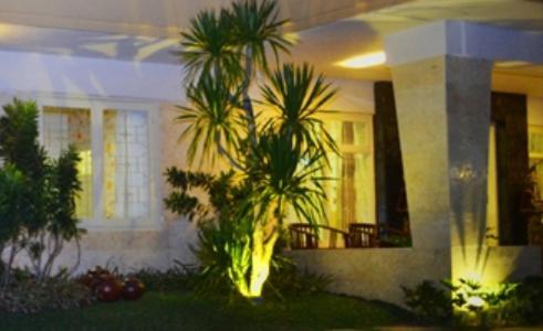 Srikandi Guesthouse Malang Buitenkant foto