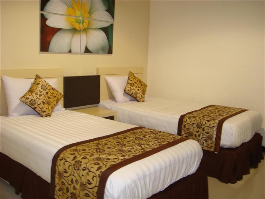 Srikandi Guesthouse Malang Buitenkant foto